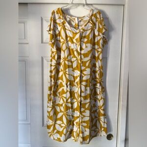 Kindred Bravely Yellow and White Universal Labor and Delivery Gown
